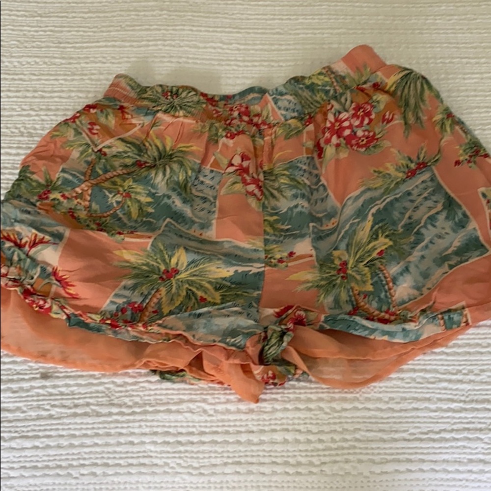 American Eagle Hawaiian print shorts